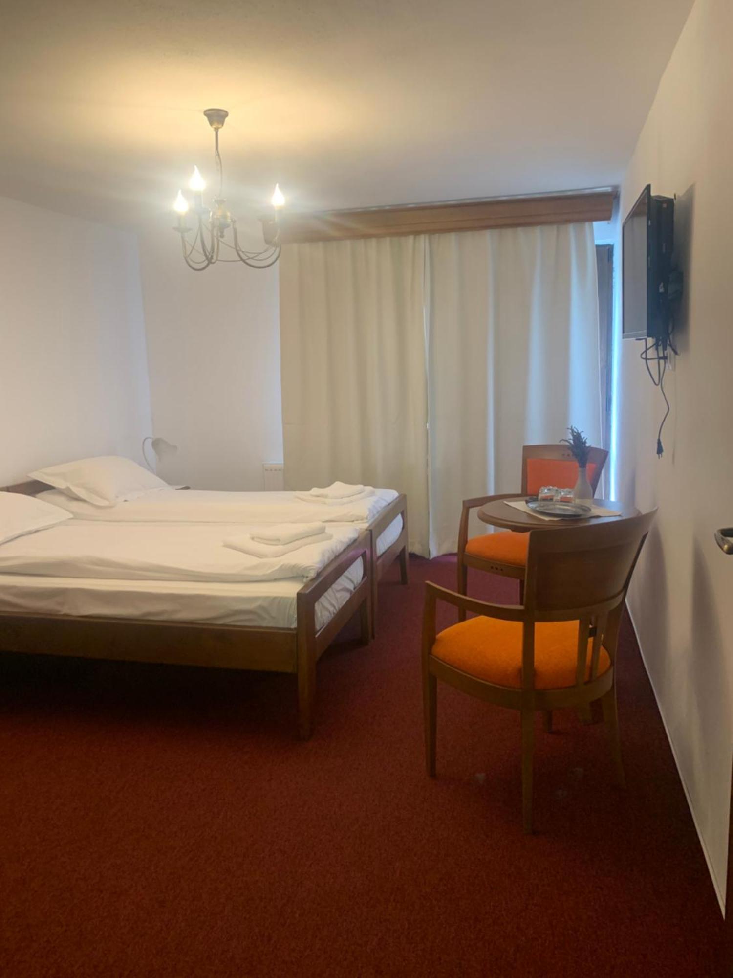 Pensiunea Valea Pinului Rau Sadului Zimmer foto